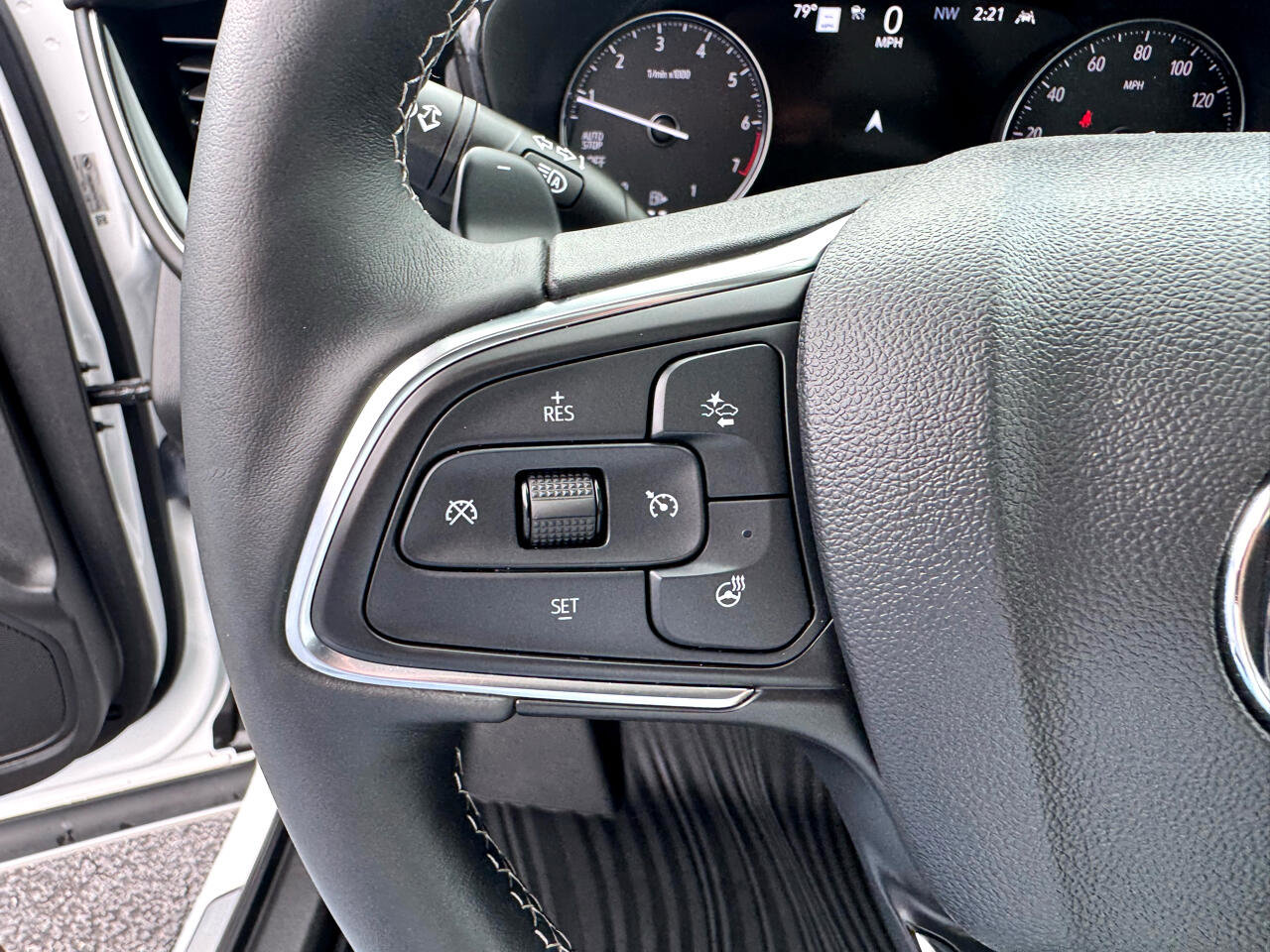 Used 2023 Buick Envision Avenir image 29