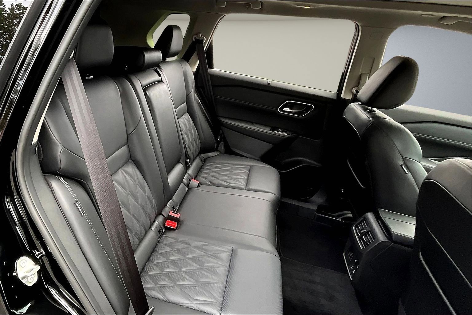 New 2026 Nissan Rogue Platinum image 10