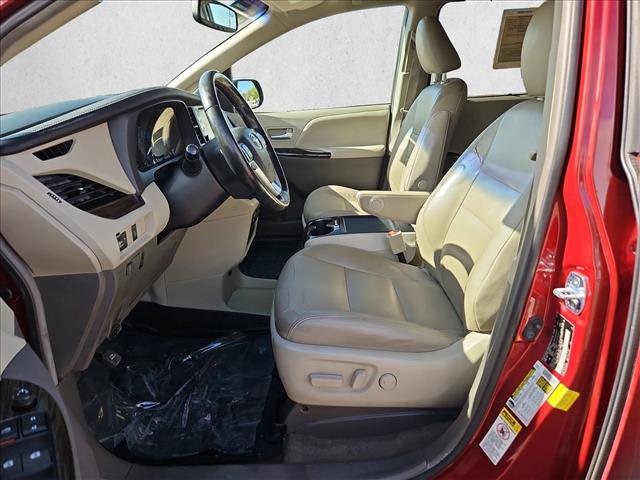 Used 2016 Toyota Sienna XLE FWD image 17