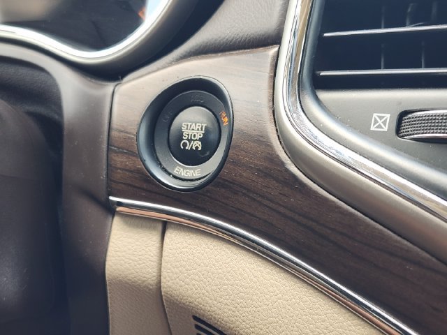 Used 2016 Jeep Grand Cherokee Overland AWD/4WD image 21