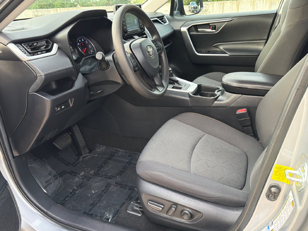 Used 2021 Toyota RAV4 XLE AWD/4WD image 19