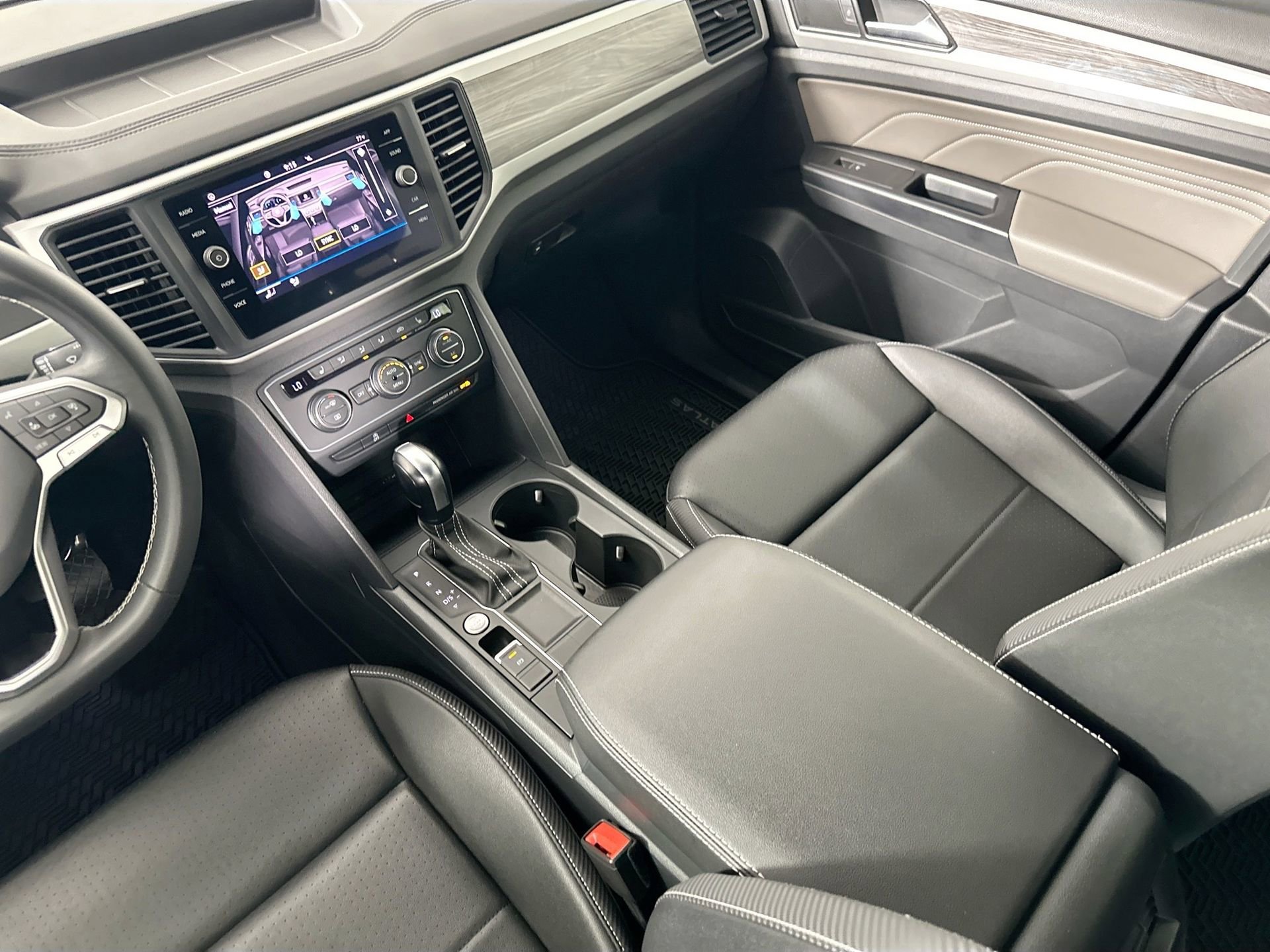 Certified 2021 Volkswagen Atlas Cross Sport SE image 21