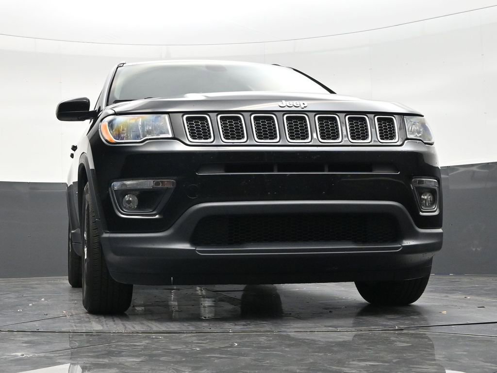 Used 2018 Jeep Compass Latitude FWD image 26