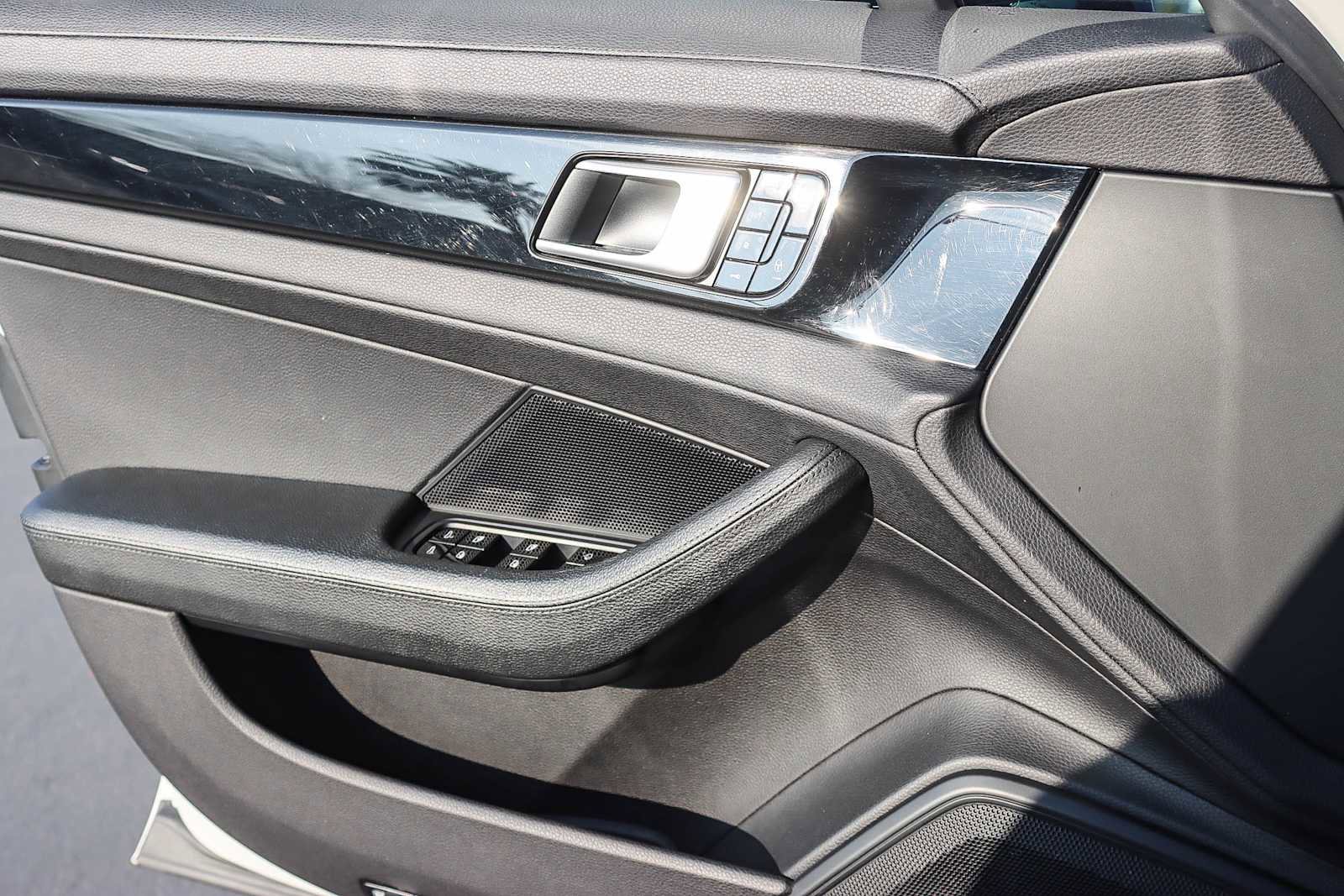 Used 2018 Porsche Panamera 4 image 21