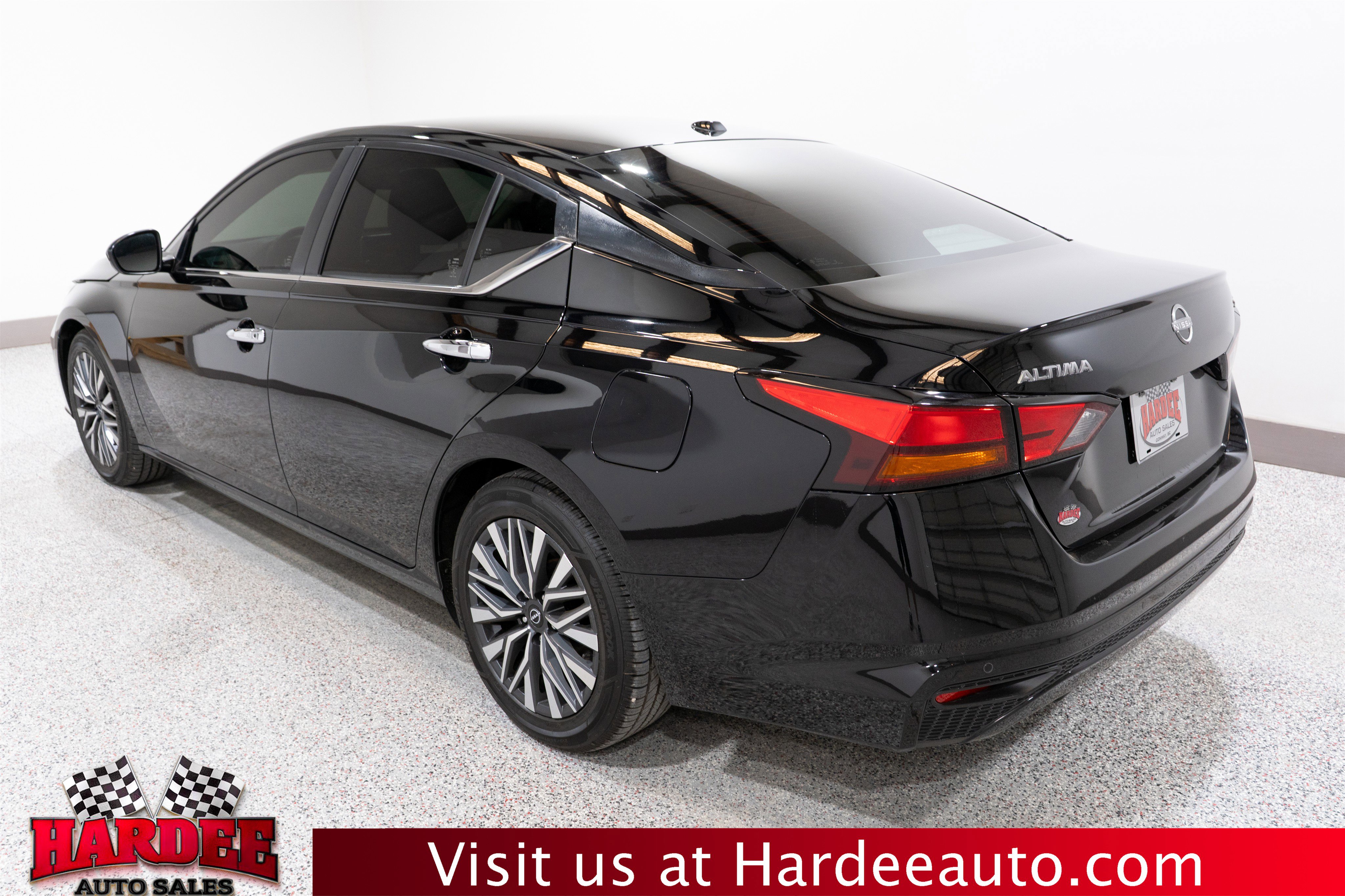 Used 2024 Nissan Altima 2.5 SV FWD image 3