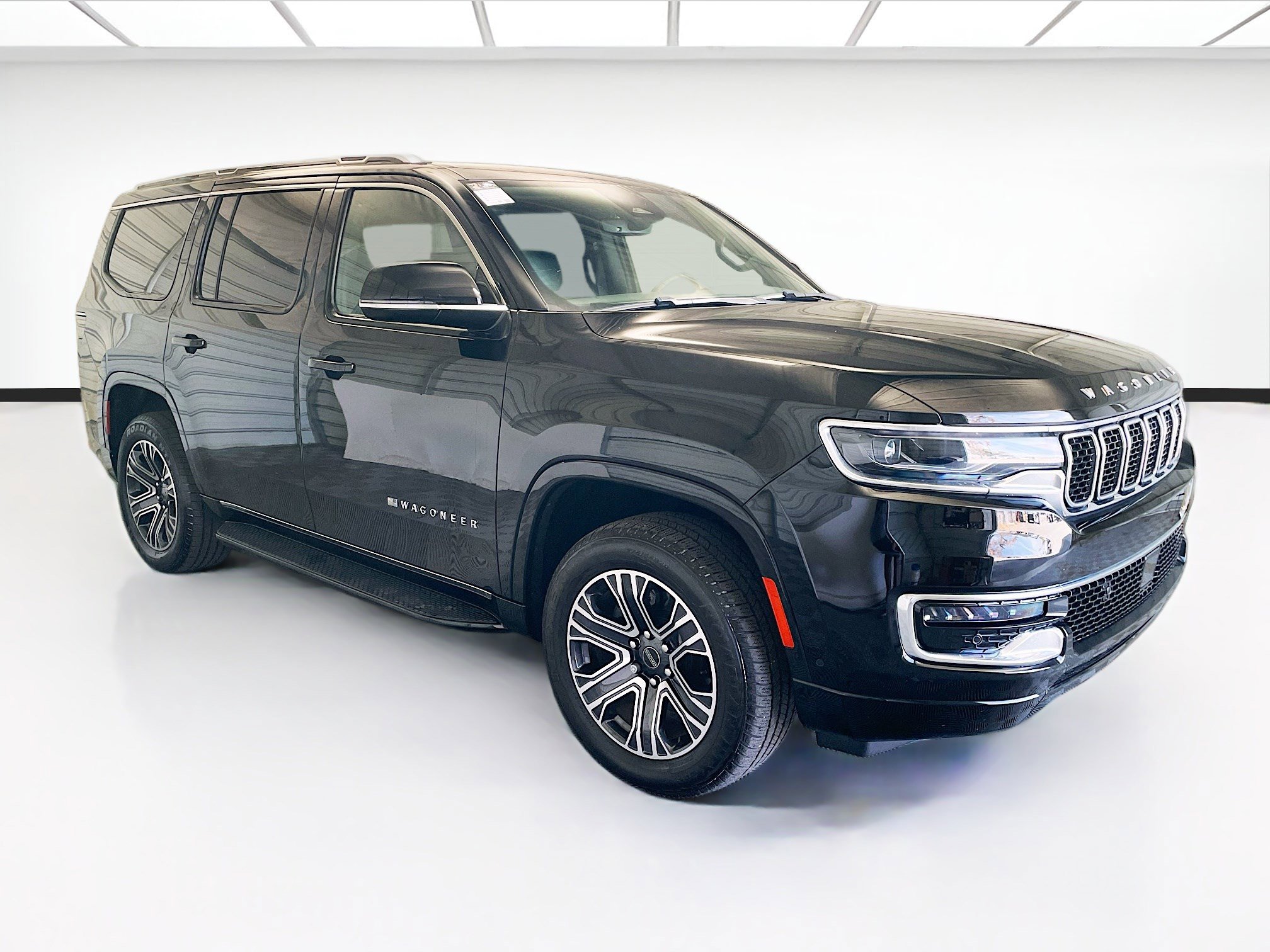 Used 2025 Jeep Wagoneer 4WD image 3