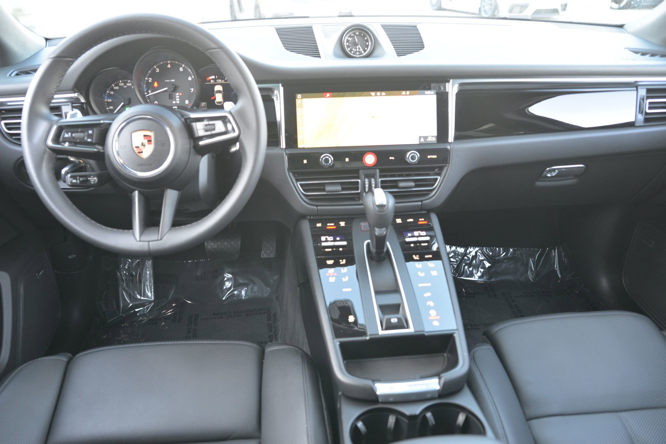 Certified 2025 Porsche Macan image 16