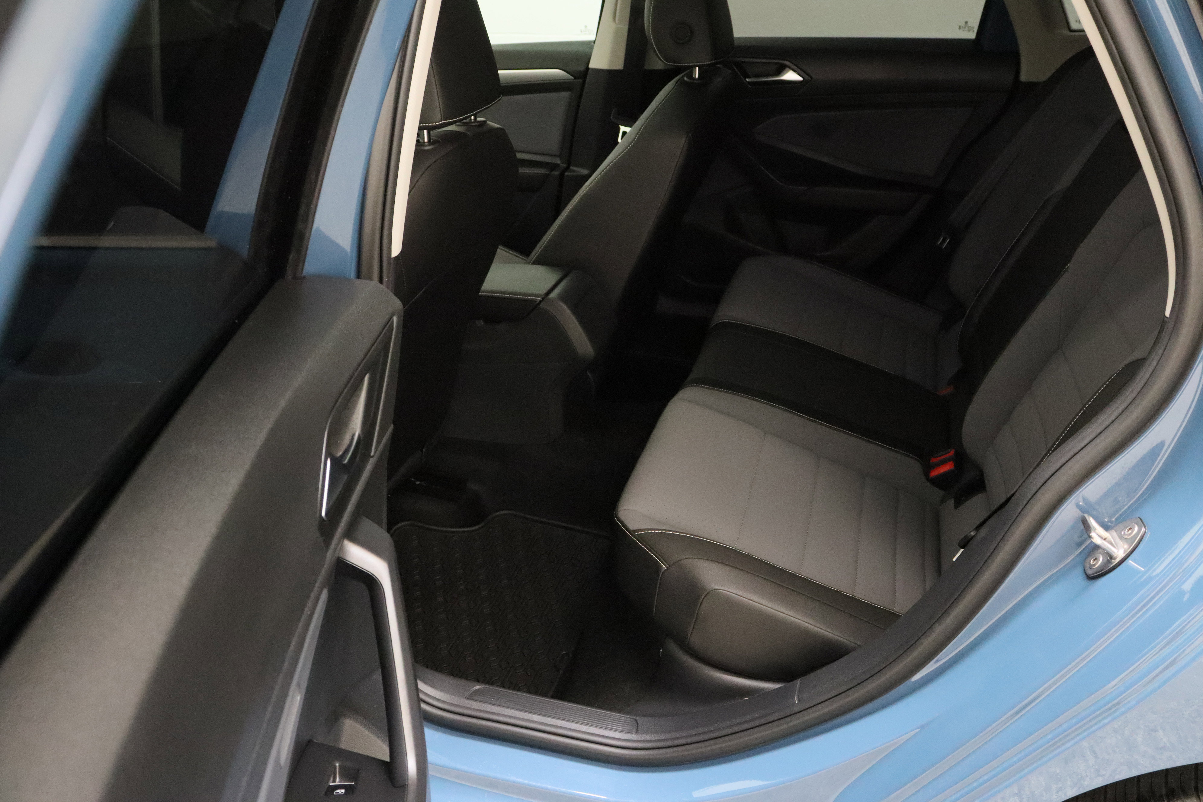 Used 2025 Volkswagen Jetta SE image 30