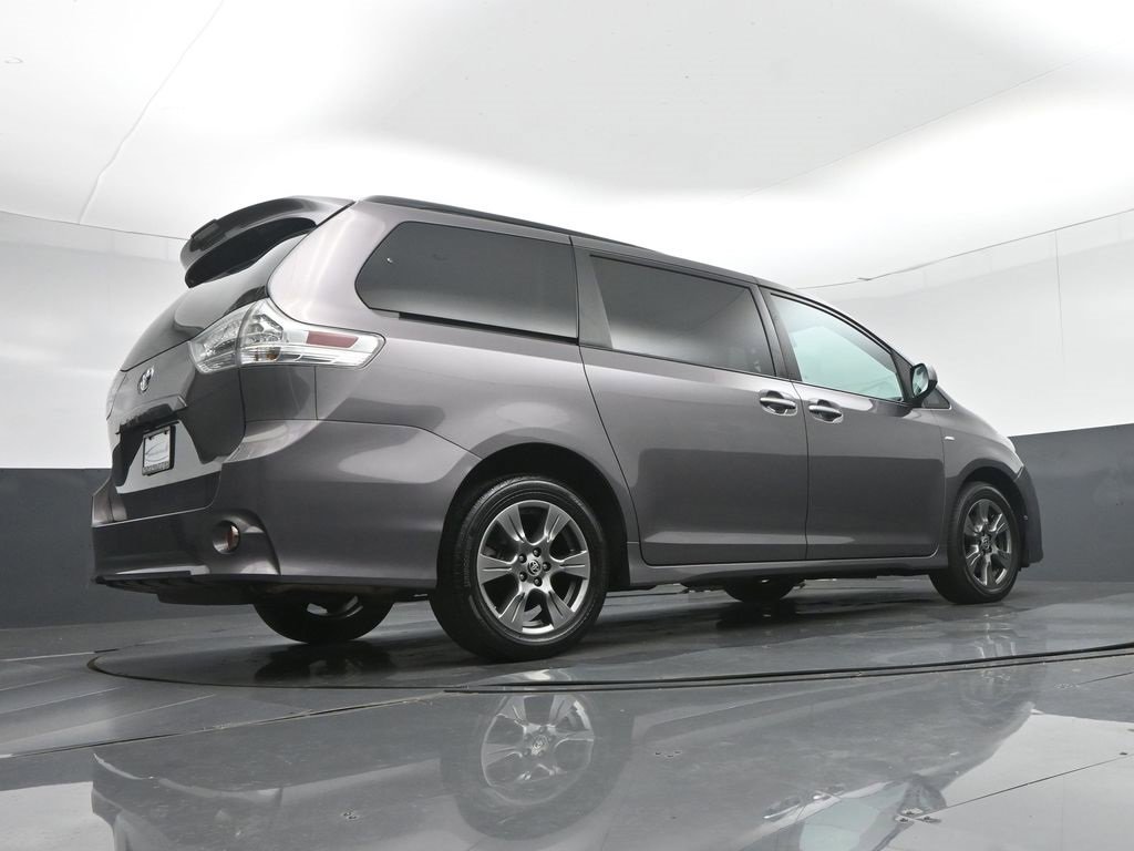 Used 2020 Toyota Sienna SE Premium image 70