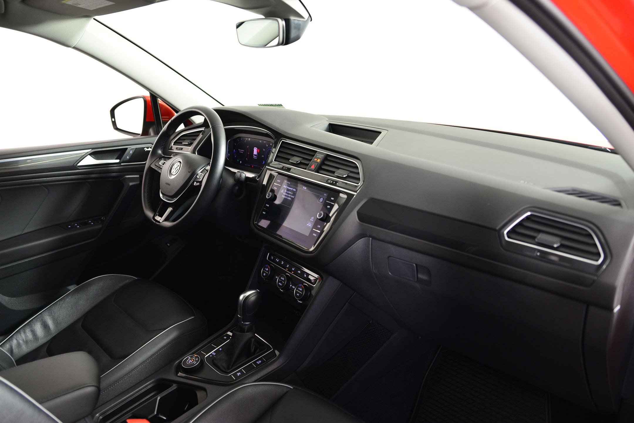 Used 2019 Volkswagen Tiguan SEL Premium image 23