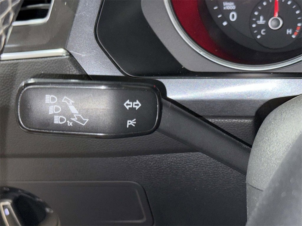 Used 2021 Volkswagen Tiguan SE image 29