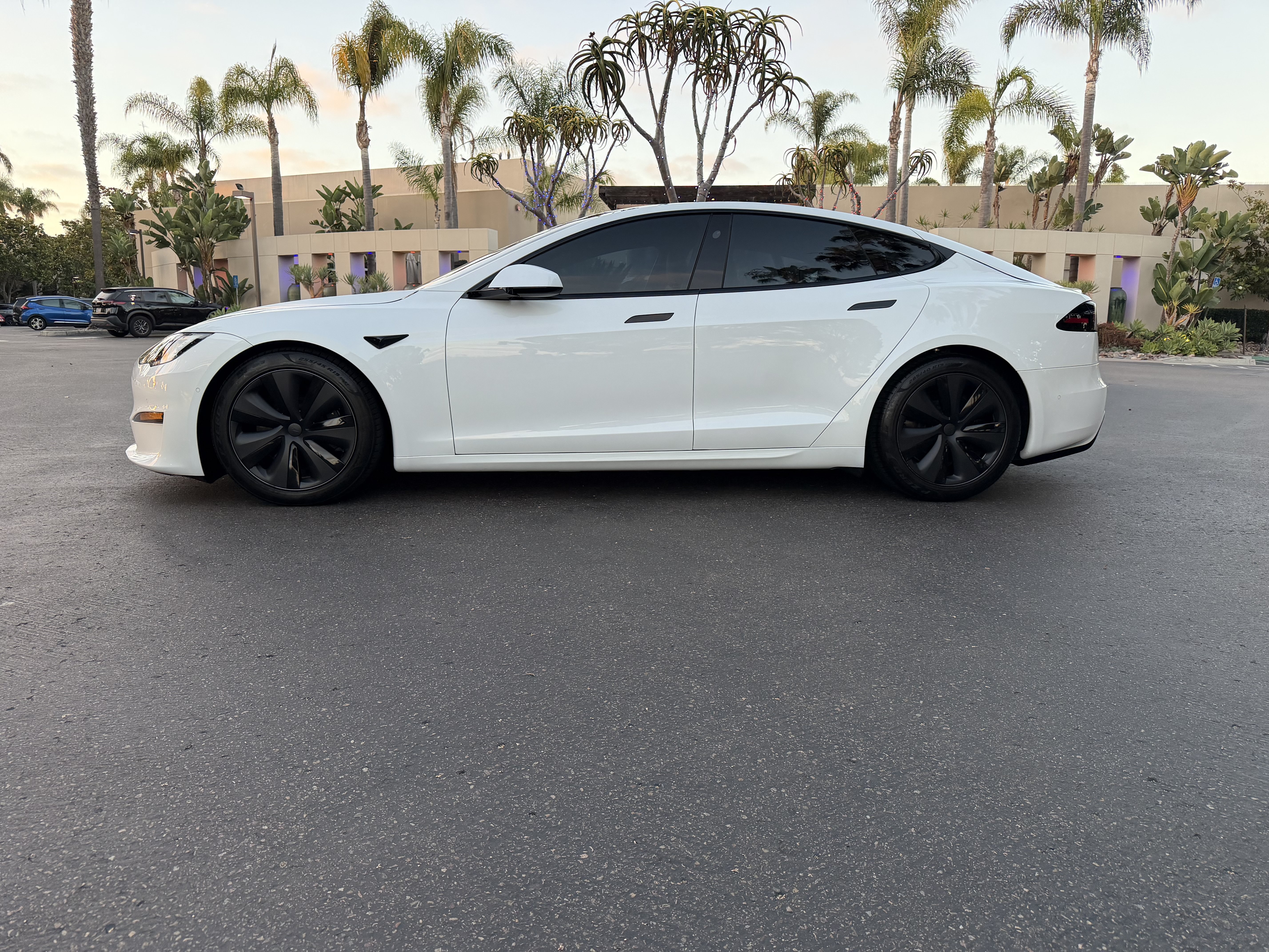 Used 2022 Tesla Model S AWD/4WD image 2