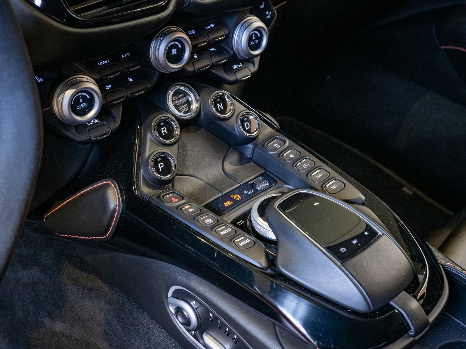 Used 2020 Aston Martin V8 Vantage Coupe image 15