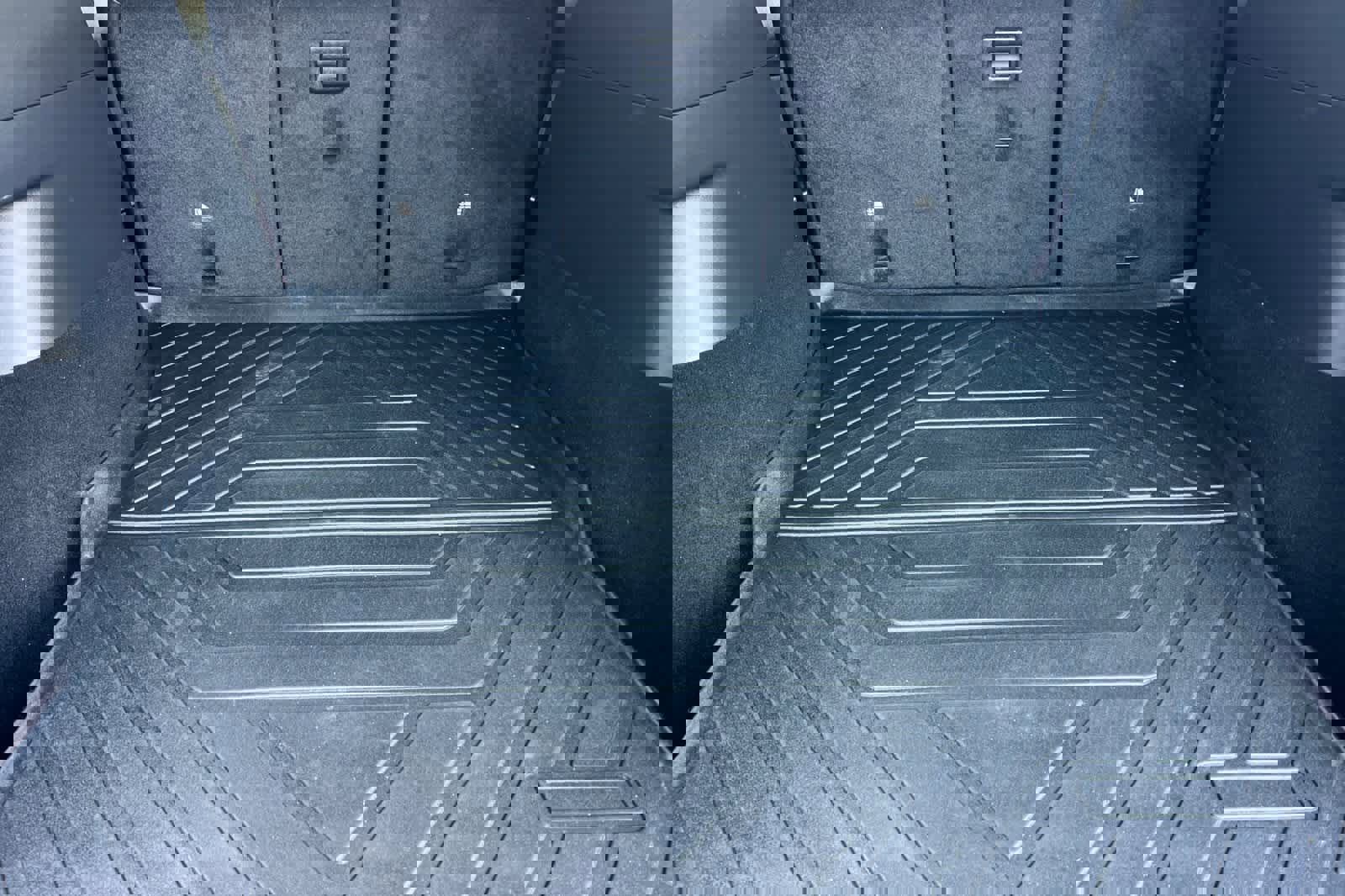 Used 2021 Tesla Model Y Standard Range image 18