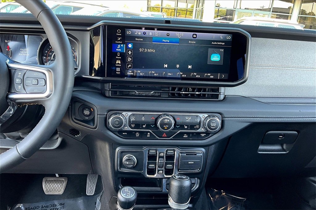 Used 2024 Jeep Wrangler Sahara image 31