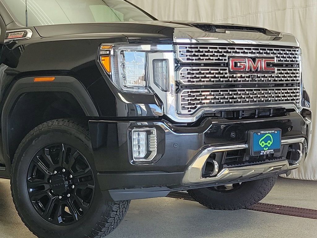 Certified 2022 GMC Sierra 2500 Denali w/ Denali Black Diamond Edition image 2
