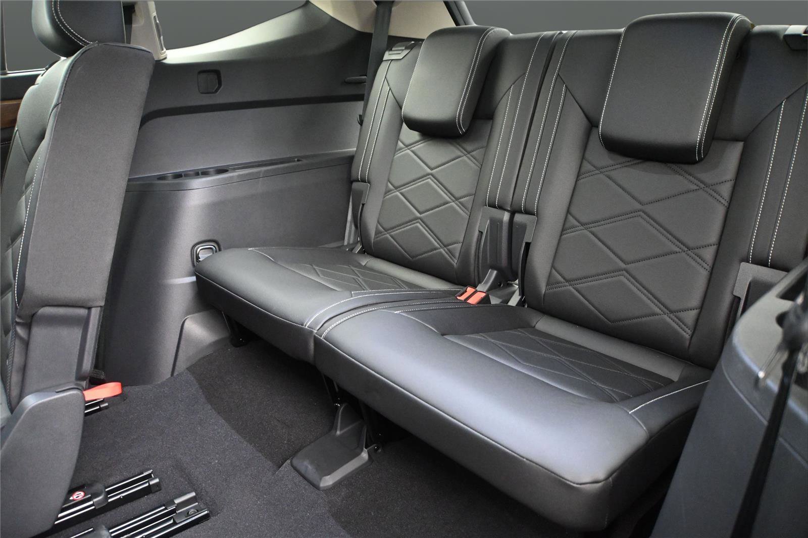 Used 2025 Volkswagen Atlas SE AWD/4WD image 13