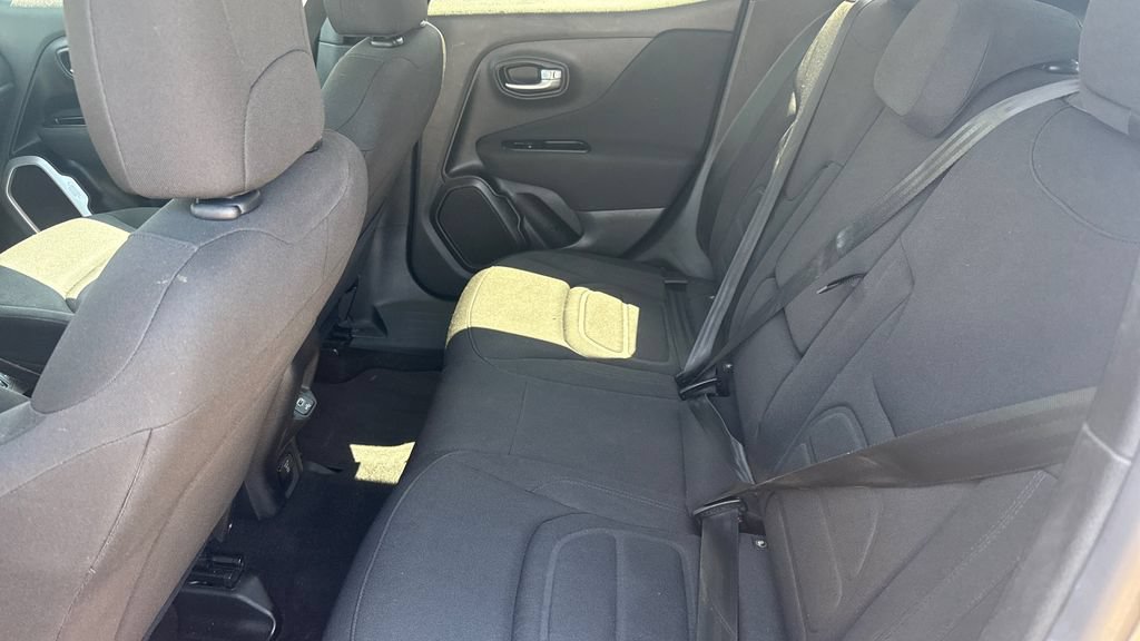 Used 2019 Jeep Renegade Latitude w/ Popular Equipment Group AWD/4WD image 10