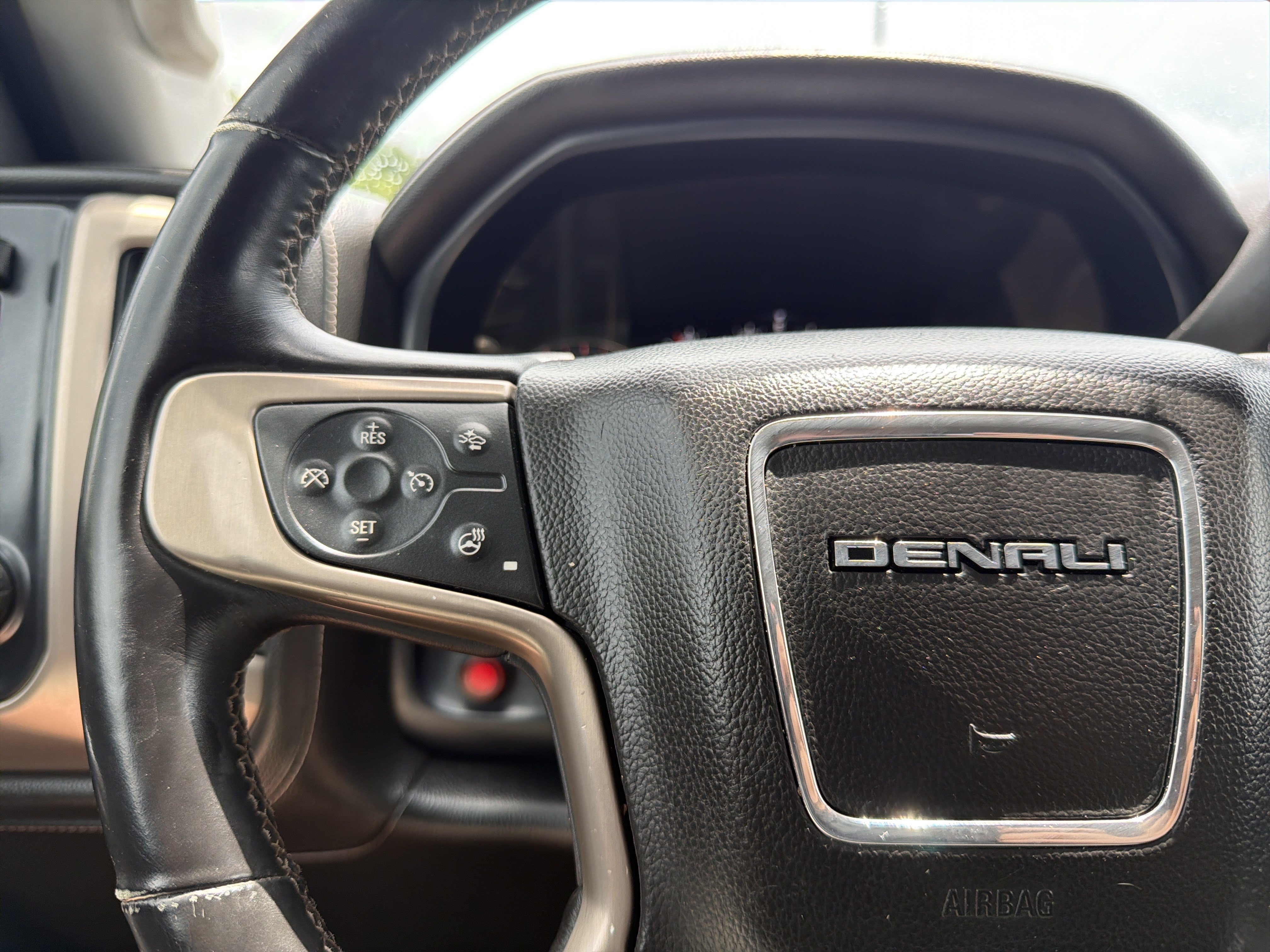 Used 2015 GMC Sierra 2500 Denali w/ Duramax Plus Package AWD/4WD image 25