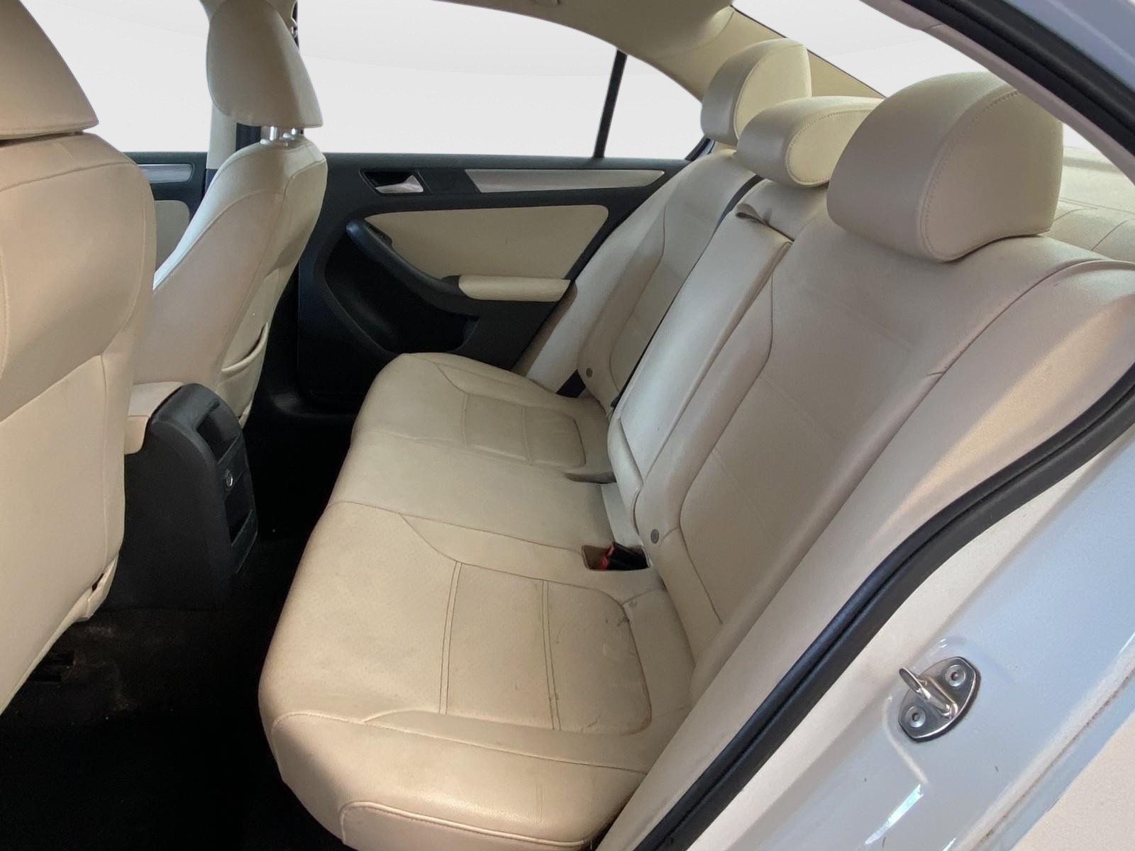 Used 2018 Volkswagen Jetta SE FWD image 14