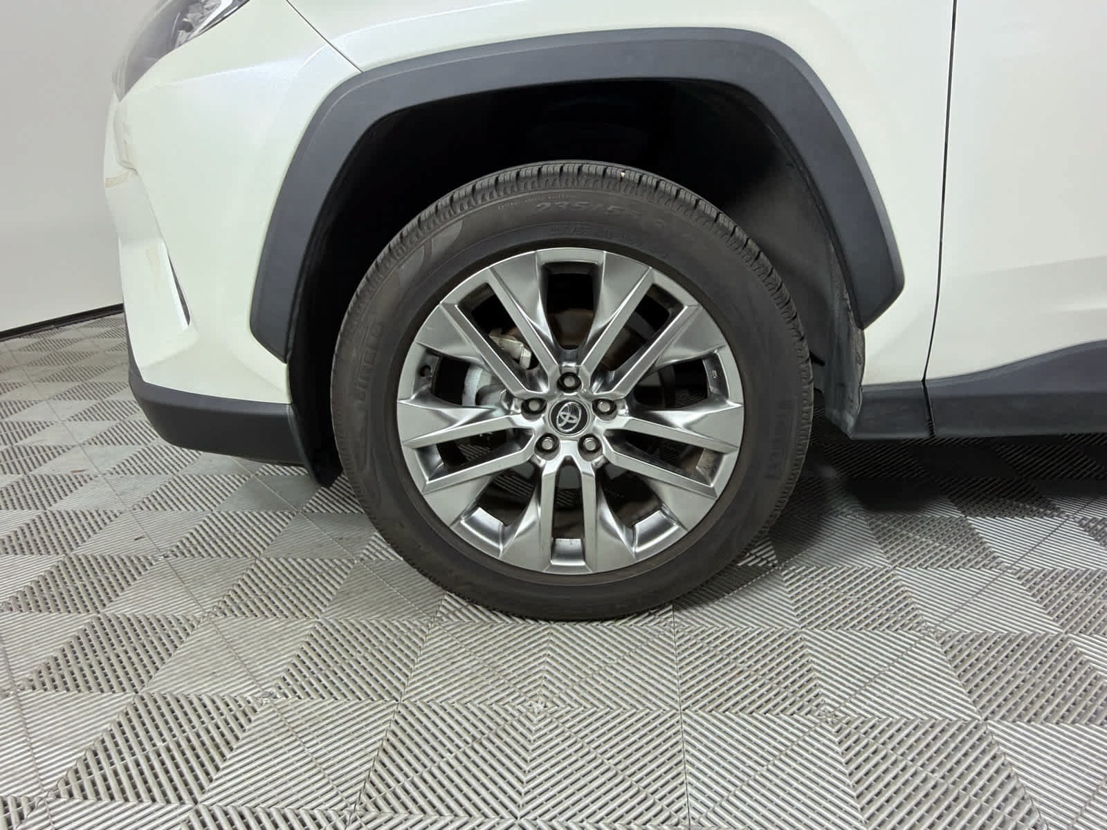 Used 2021 Toyota RAV4 XLE Premium AWD/4WD image 10