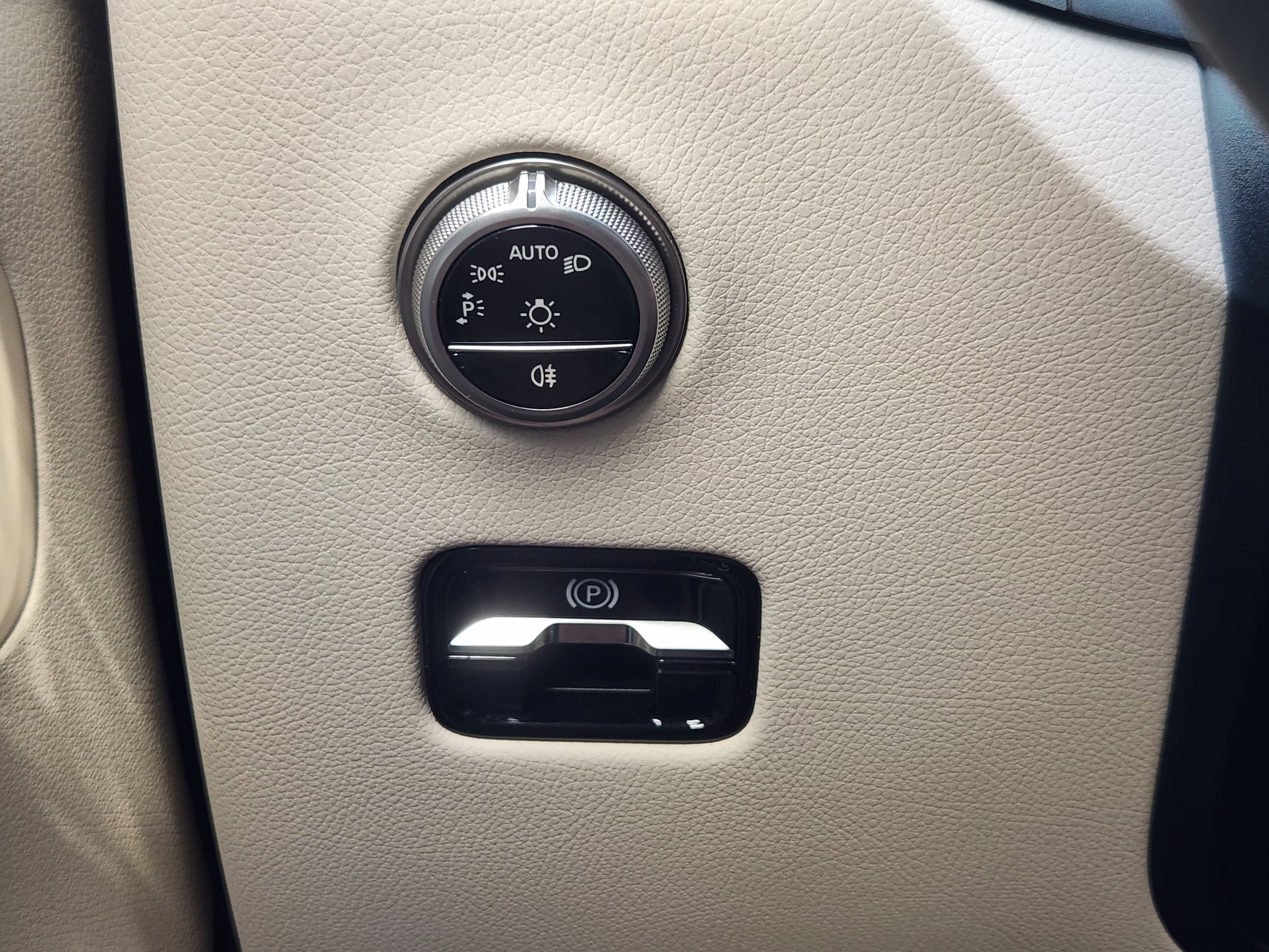 Used 2025 Mercedes-Benz GLC 300 image 22