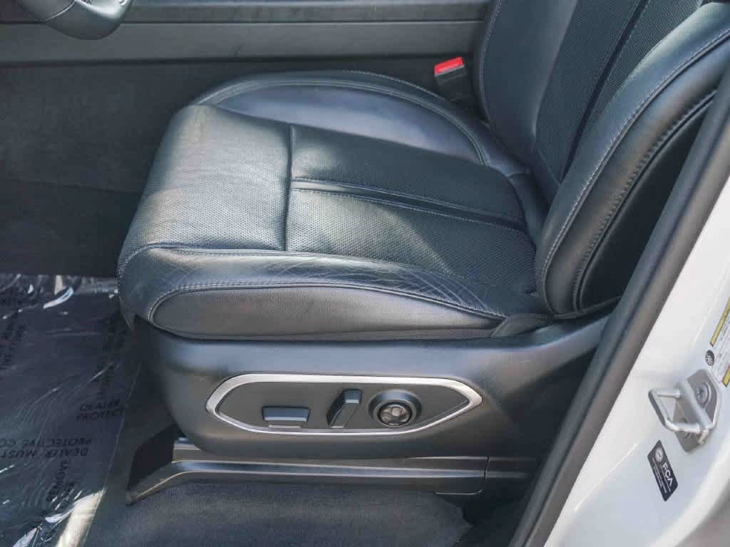 Certified 2024 Jeep Wagoneer L Series II w/ Flexible Seating Group AWD/4WD image 19