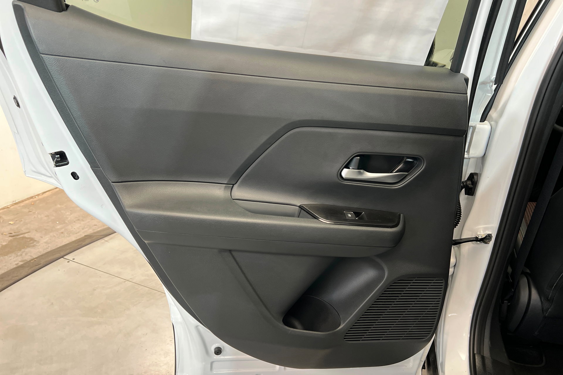 New 2026 Nissan Kicks SR FWD image 18