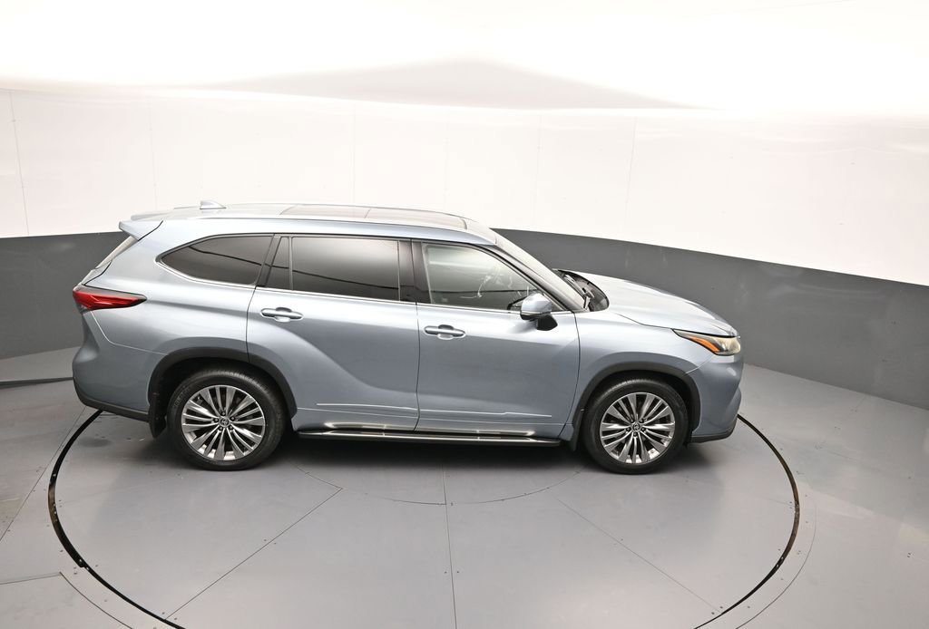 Certified 2020 Toyota Highlander Platinum w/ Preferred Accessory Package AWD/4WD image 40