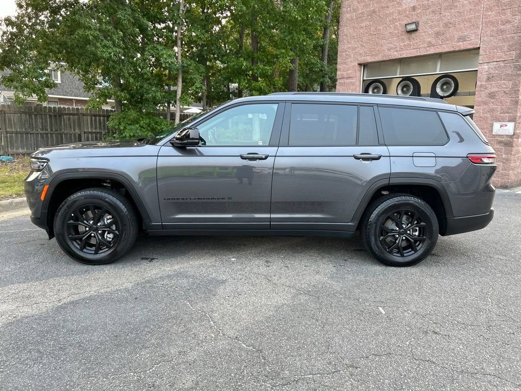 New 2025 Jeep Grand Cherokee L Laredo AWD/4WD image 2