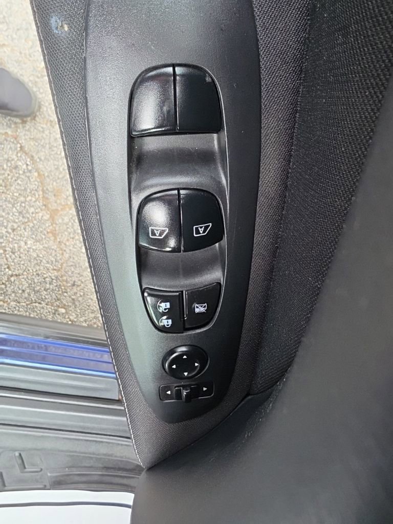 Used 2017 Nissan Pathfinder SV AWD/4WD image 21