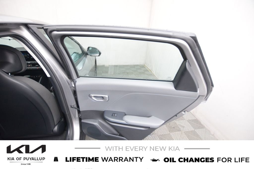 New 2025 Kia K4 LXS image 13