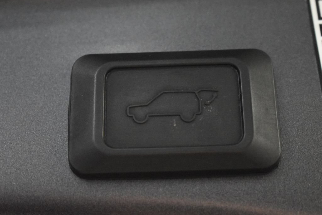 Used 2022 Toyota RAV4 Limited AWD/4WD image 40