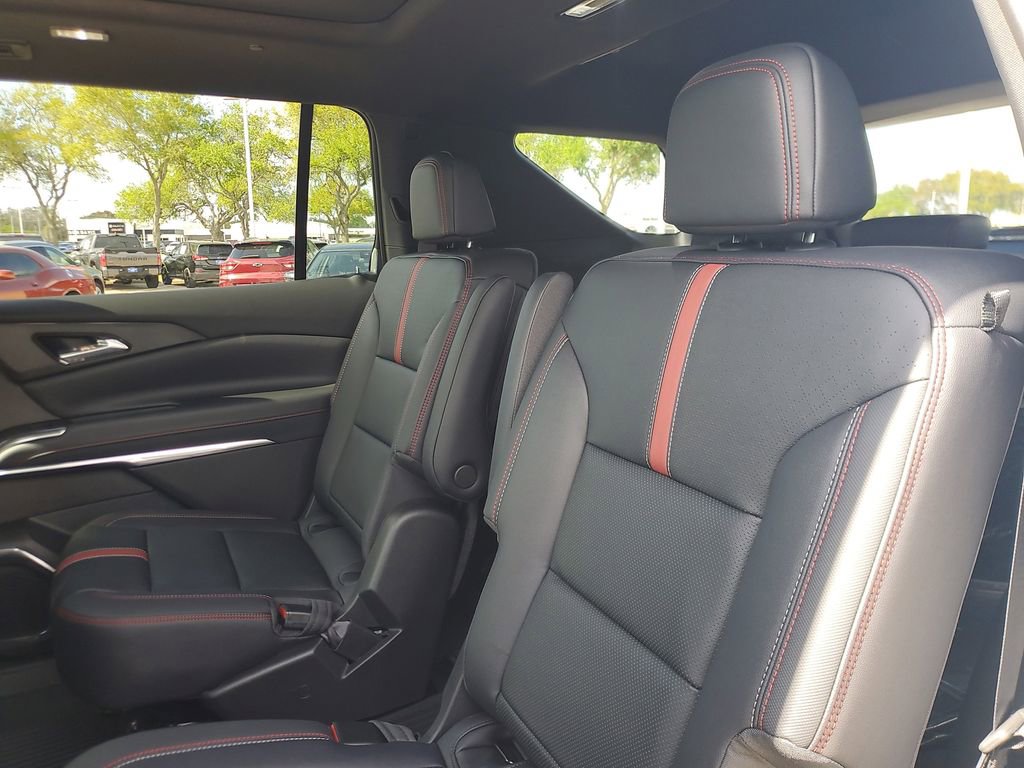 New 2026 Chevrolet Traverse RS image 11