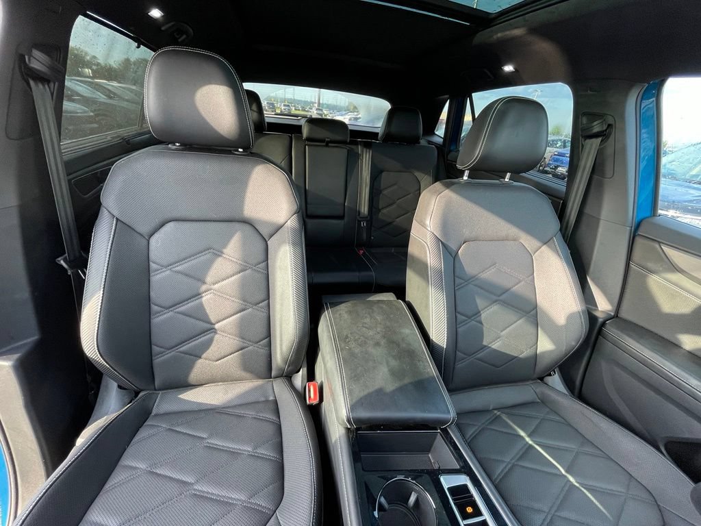 Used 2024 Volkswagen Atlas Cross Sport SE AWD/4WD image 27