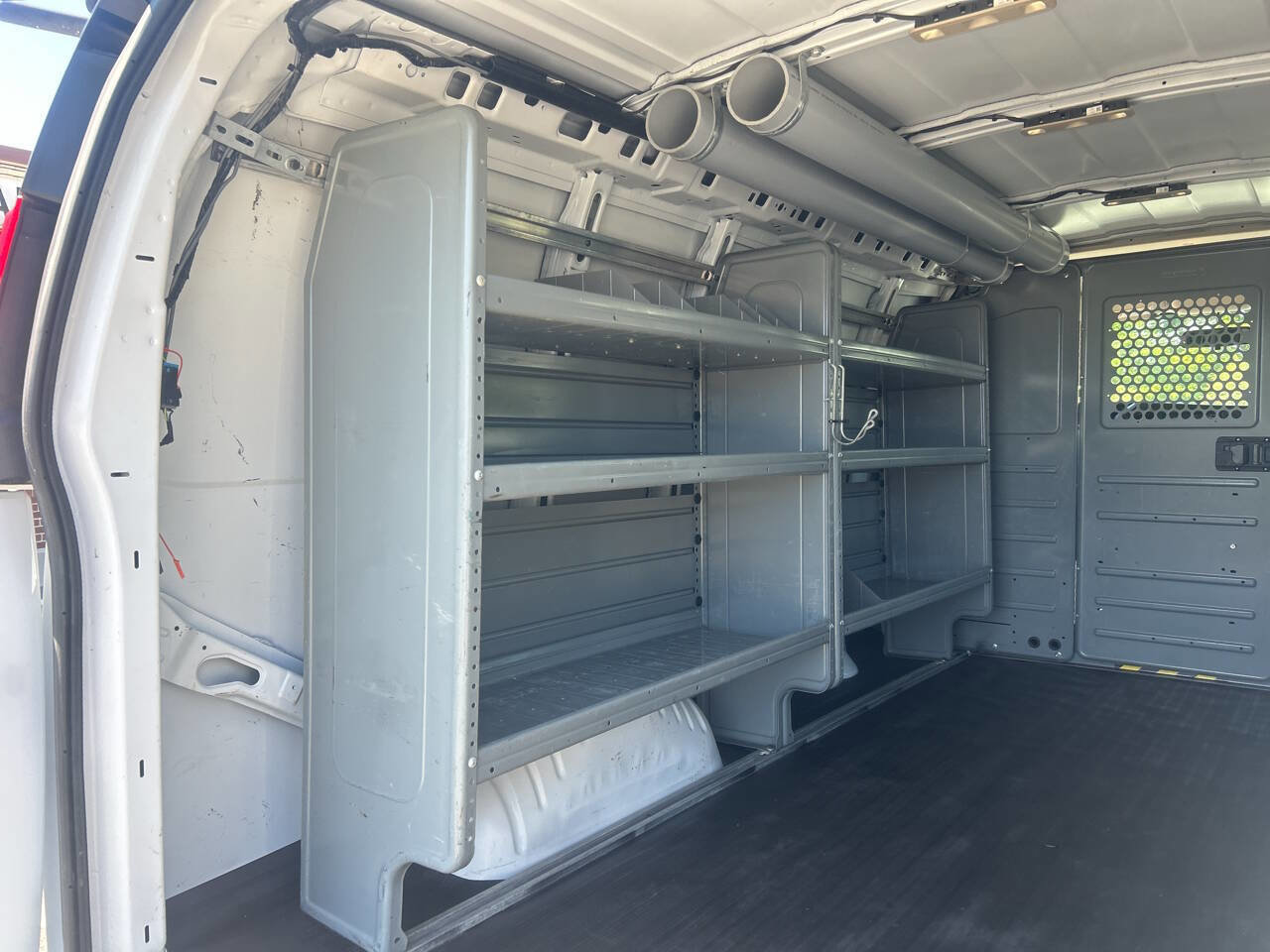 Used 2017 Chevrolet Express 2500 RWD image 25