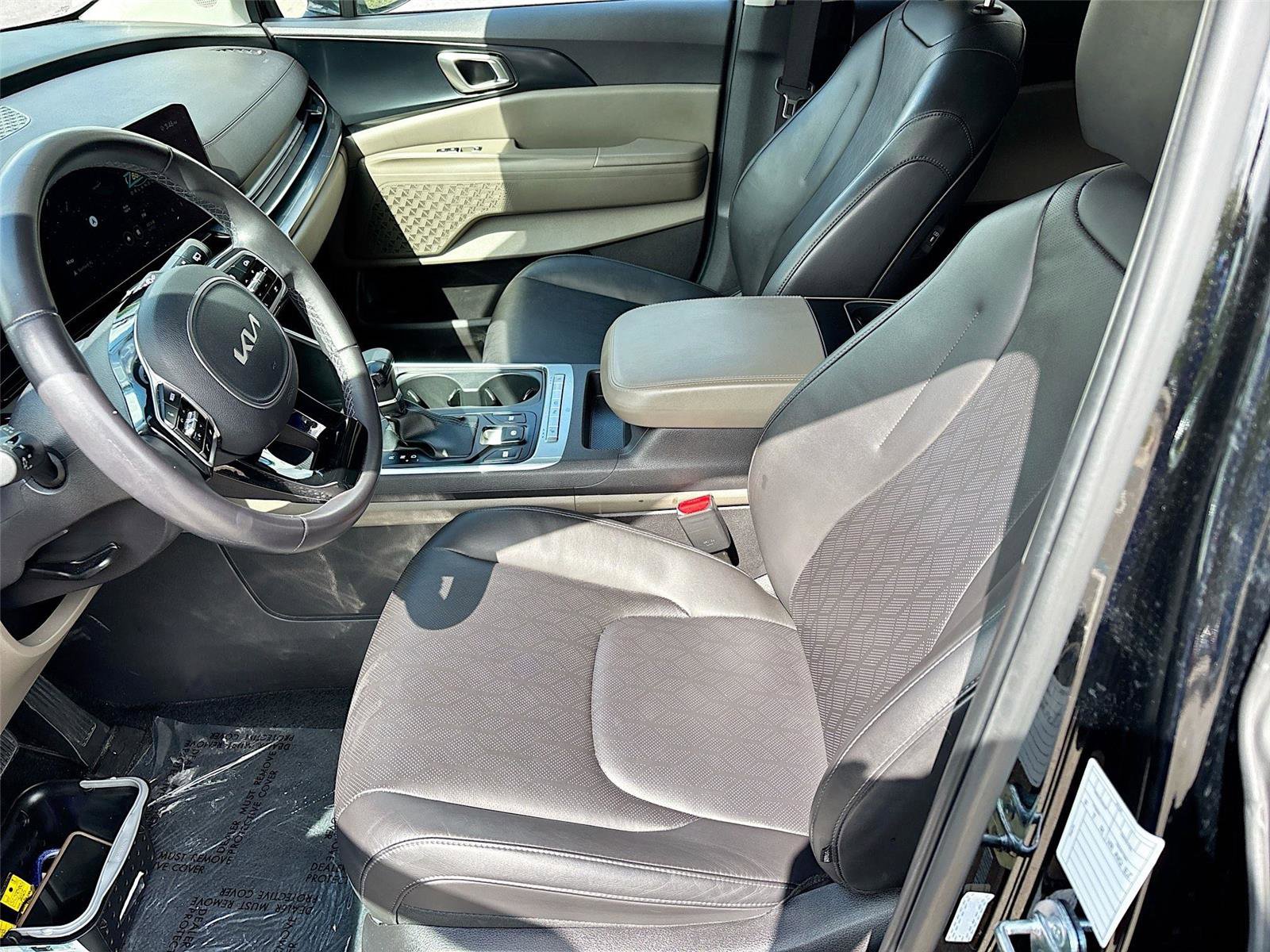 Used 2025 Kia Carnival FWD image 22