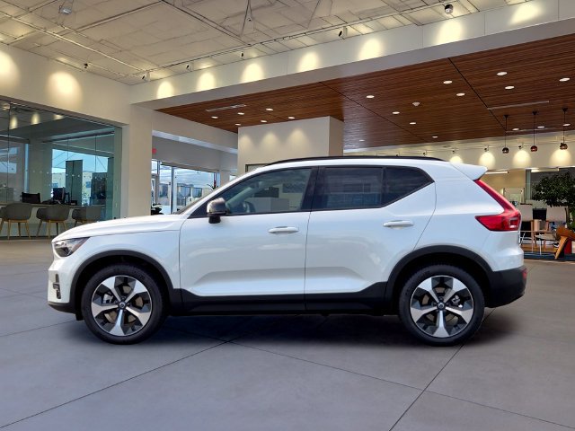 New 2026 Volvo XC40 B5 Plus w/ Protection Package Premier AWD/4WD image 2