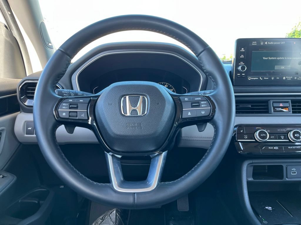 Certified 2025 Honda Pilot Touring image 18