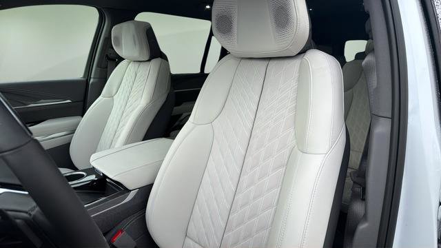 Used 2026 Cadillac Escalade IQL Sport 1 w/ LPO, Floor Liner Package AWD/4WD image 16