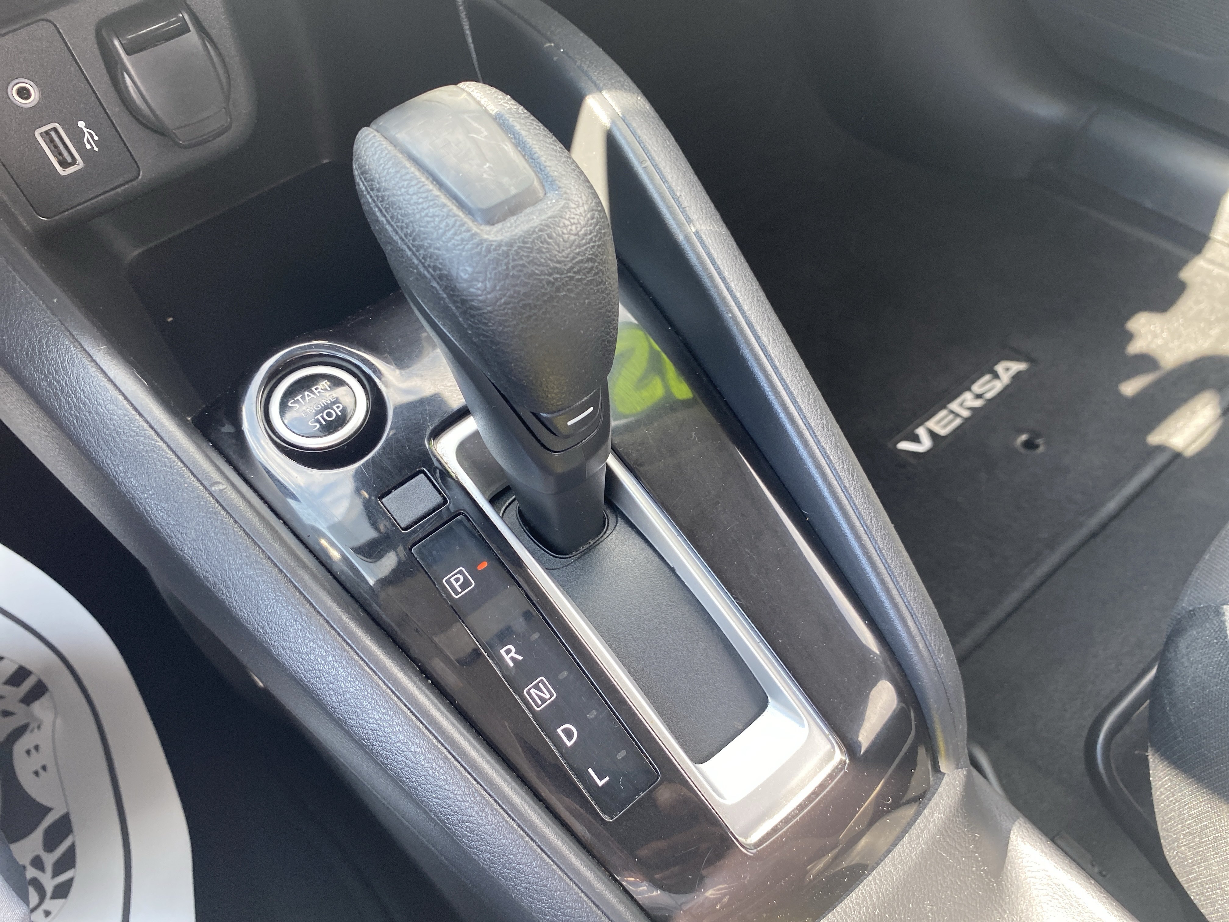 Used 2022 Nissan Versa SV FWD image 15