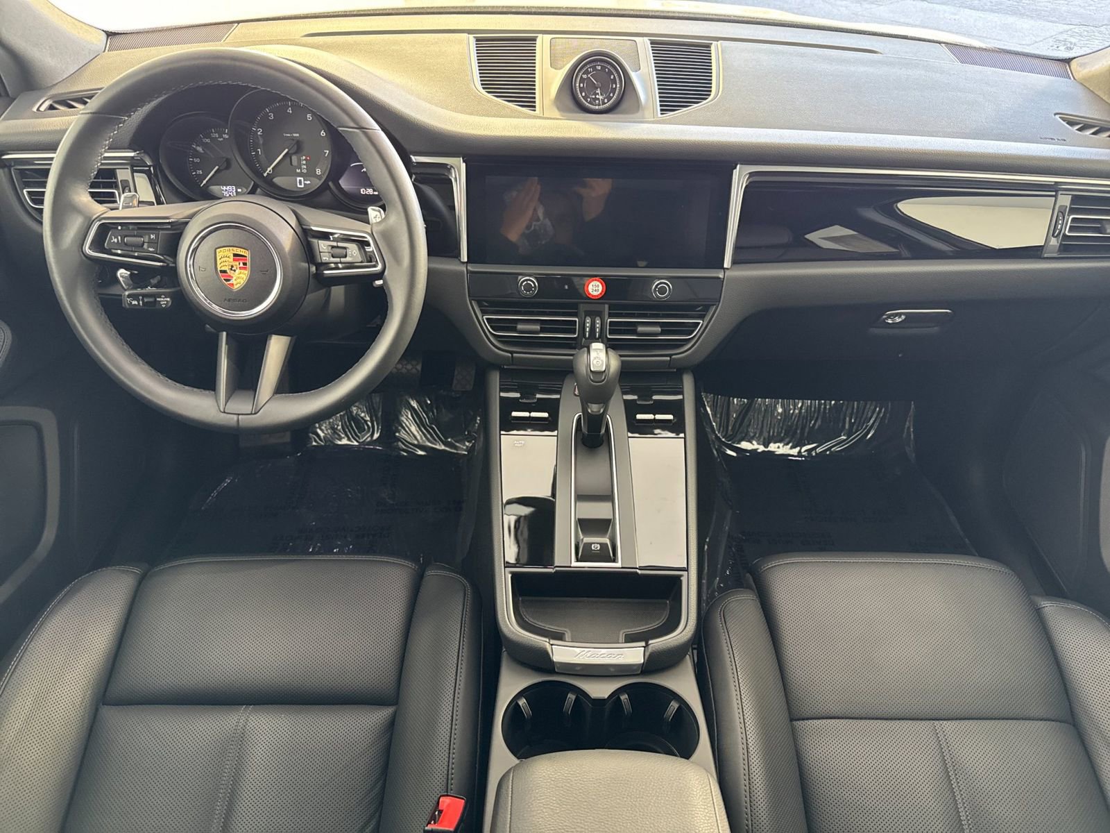 Certified 2025 Porsche Macan image 6