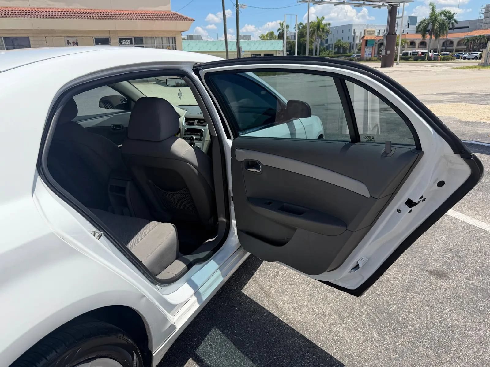 Used 2010 Chevrolet Malibu LS FWD image 24