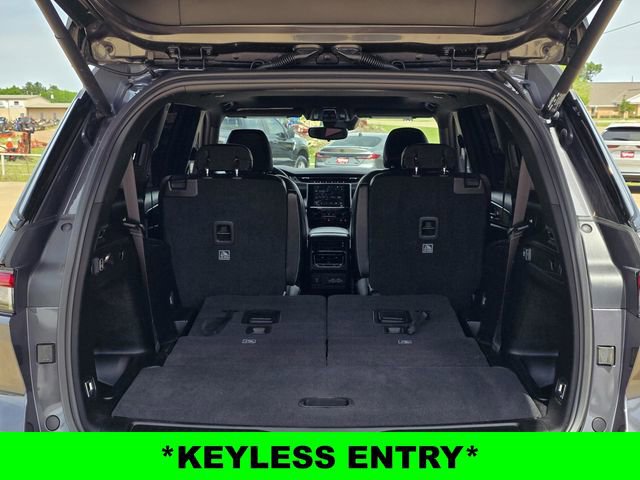 Used 2023 Jeep Grand Cherokee L Laredo image 12