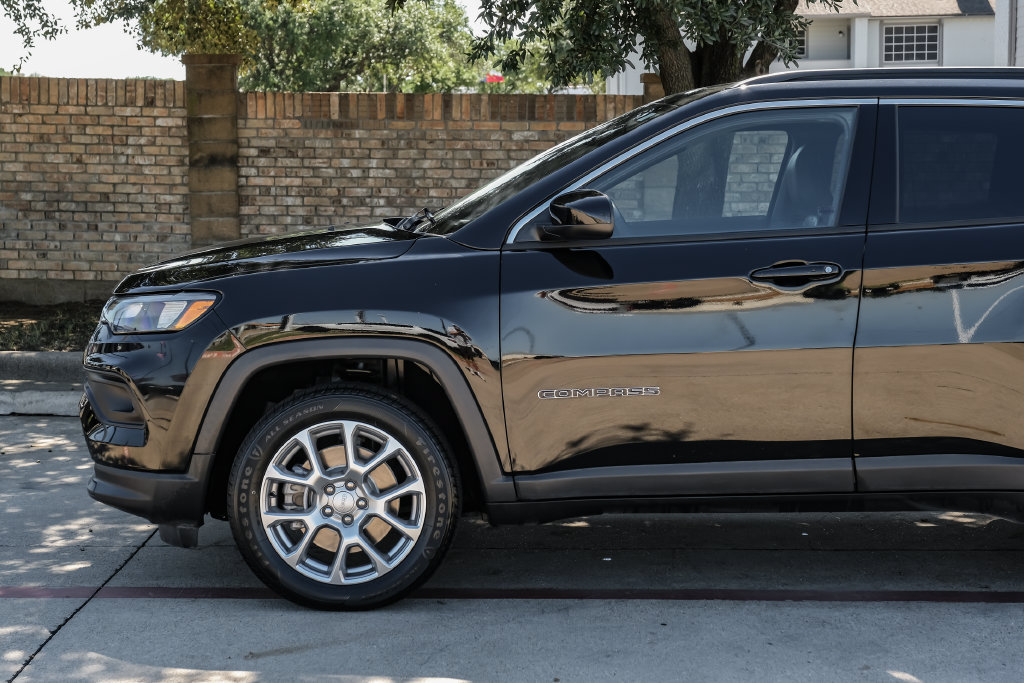 Used 2024 Jeep Compass Latitude AWD/4WD image 21