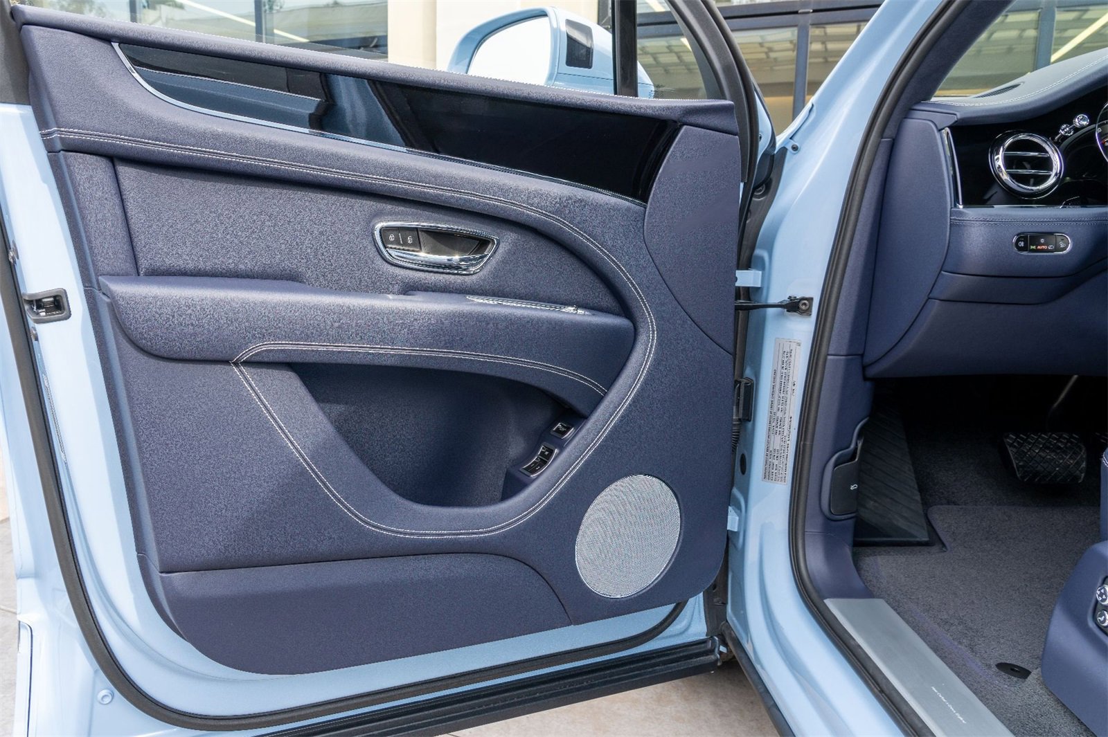 New 2025 Bentley Bentayga image 12