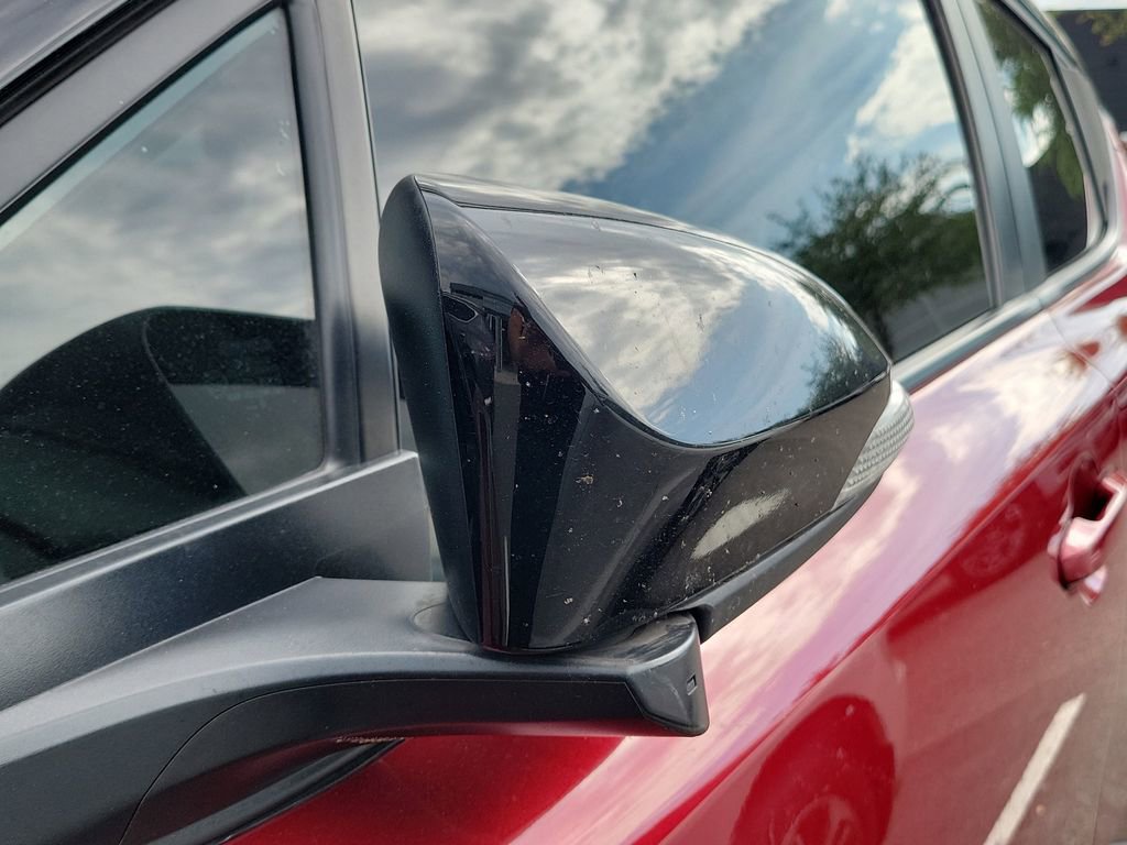 Used 2019 Toyota C-HR XLE FWD image 5