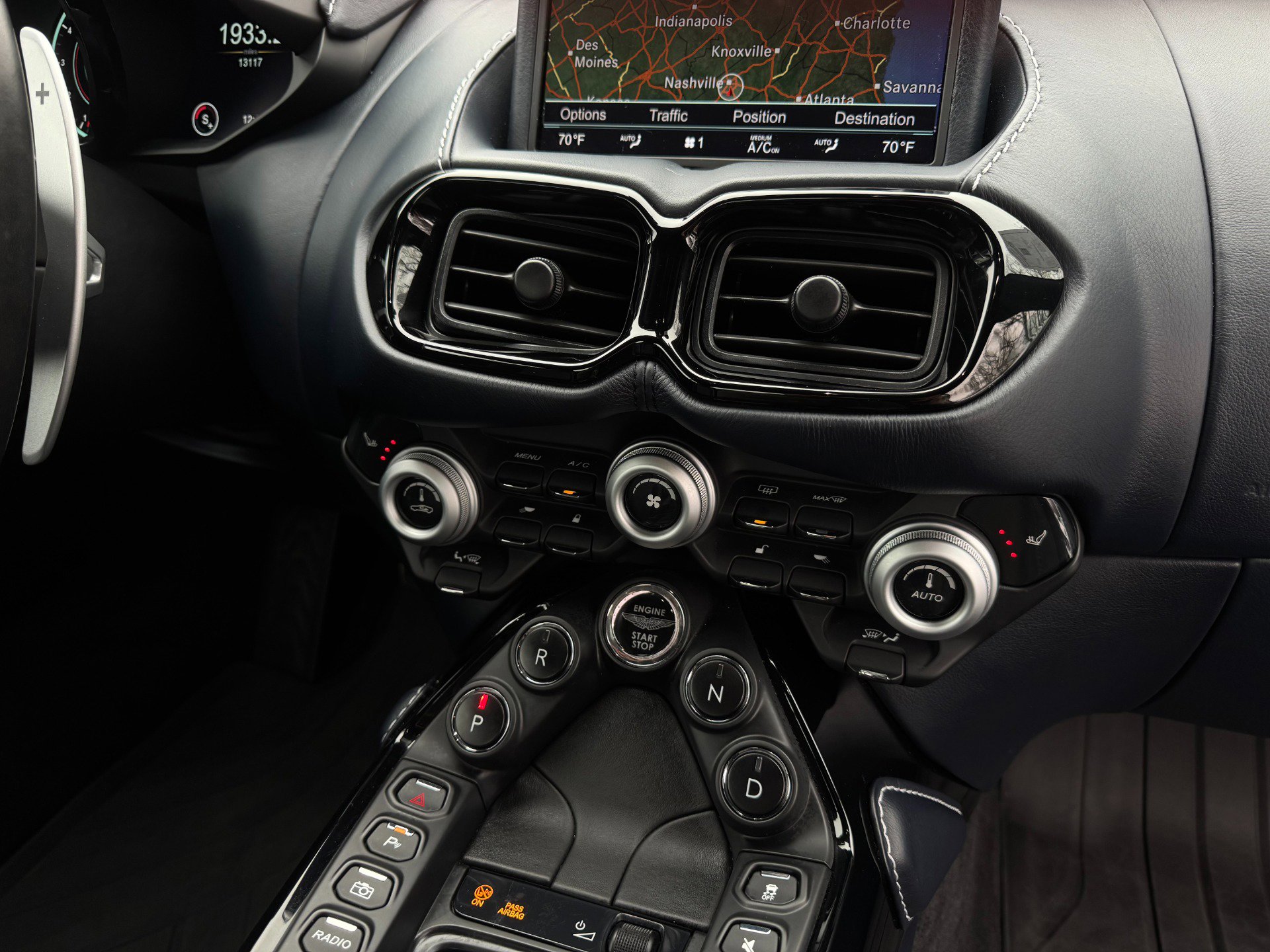 Used 2020 Aston Martin V8 Vantage Coupe image 29