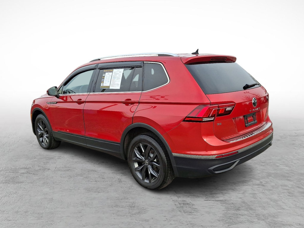 Used 2023 Volkswagen Tiguan SE w/ Panoramic Sunroof Package image 3
