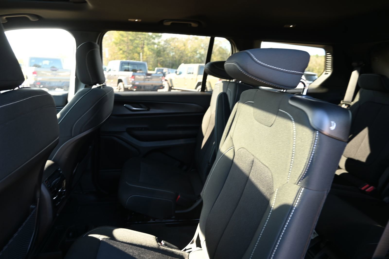 New 2025 Jeep Grand Cherokee L Laredo image 19